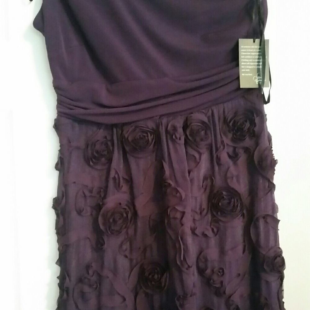 Dress - Picture 2 of 3